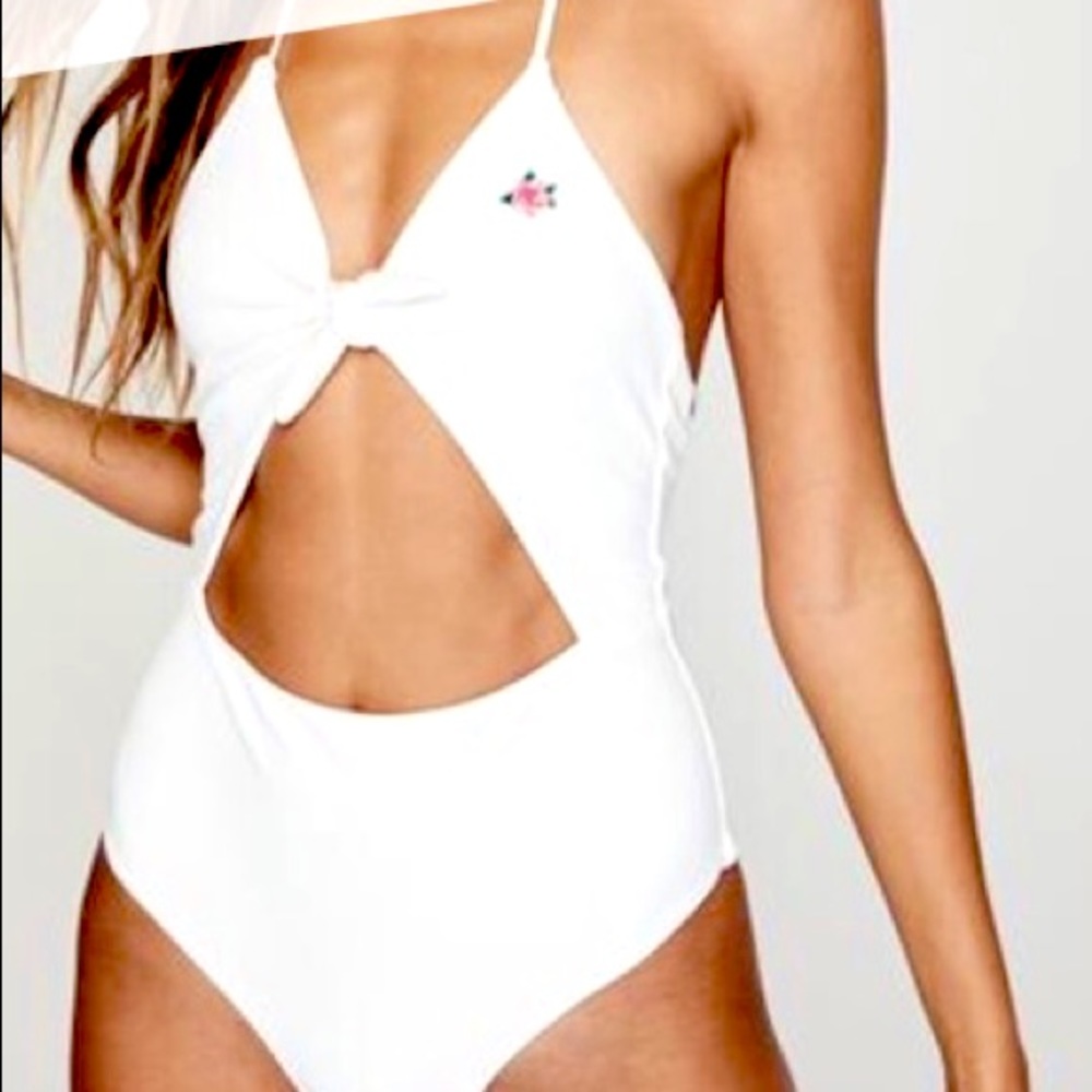 Spiritual gangster White 1piece swim suit cutout 🌸